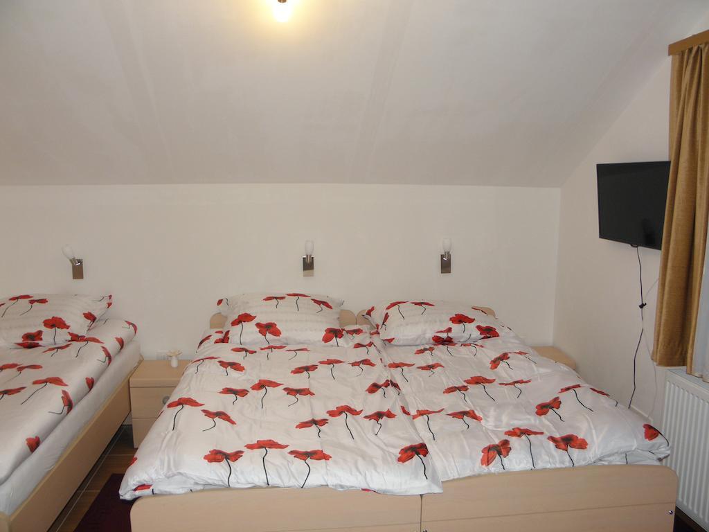 Hotel And Restaurant Ana Hrib-Loski Potok Ngoại thất bức ảnh